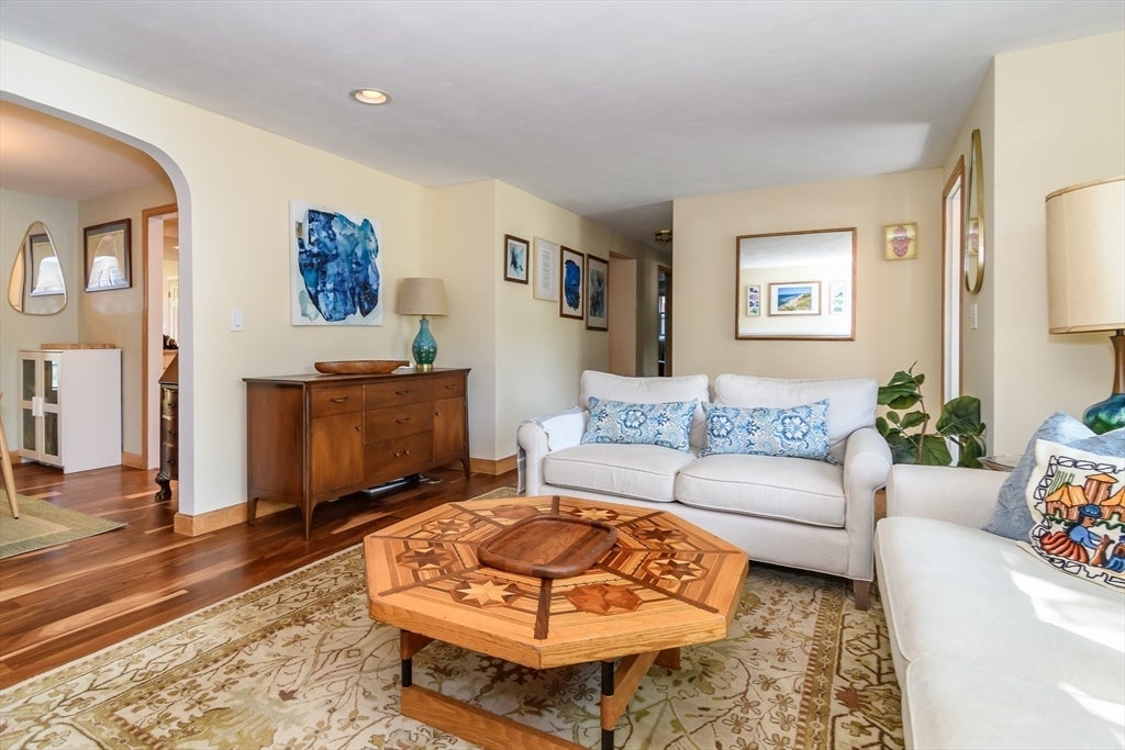 48 Beacon St