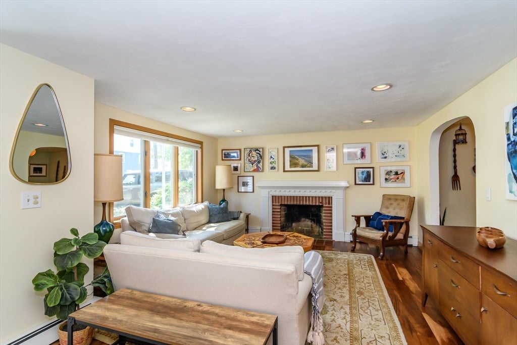 48 Beacon St