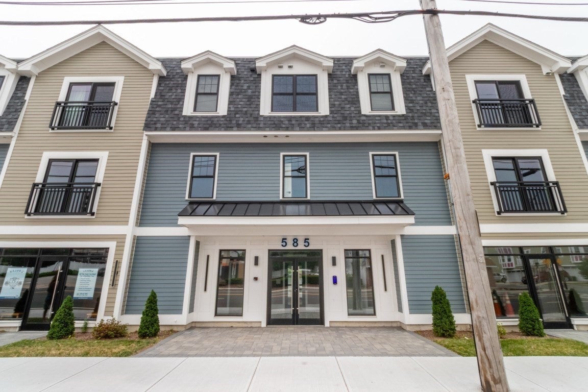 585 Washington Street 305