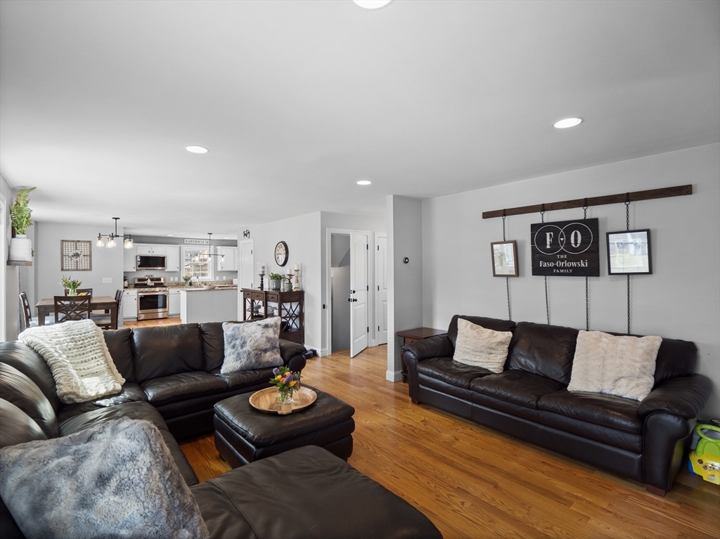 163 East St