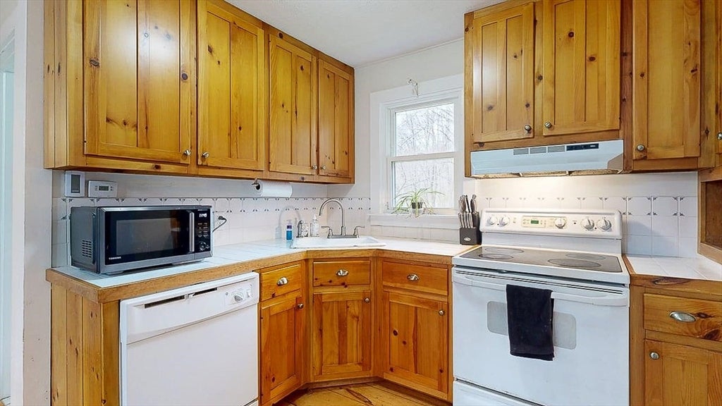 8 Juniper St, West Brookfield, MA, 8 Juniper St, West Brookfield, MA Photo #10