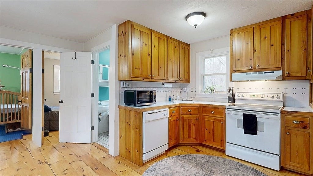 8 Juniper St, West Brookfield, MA, 8 Juniper St, West Brookfield, MA Photo #9