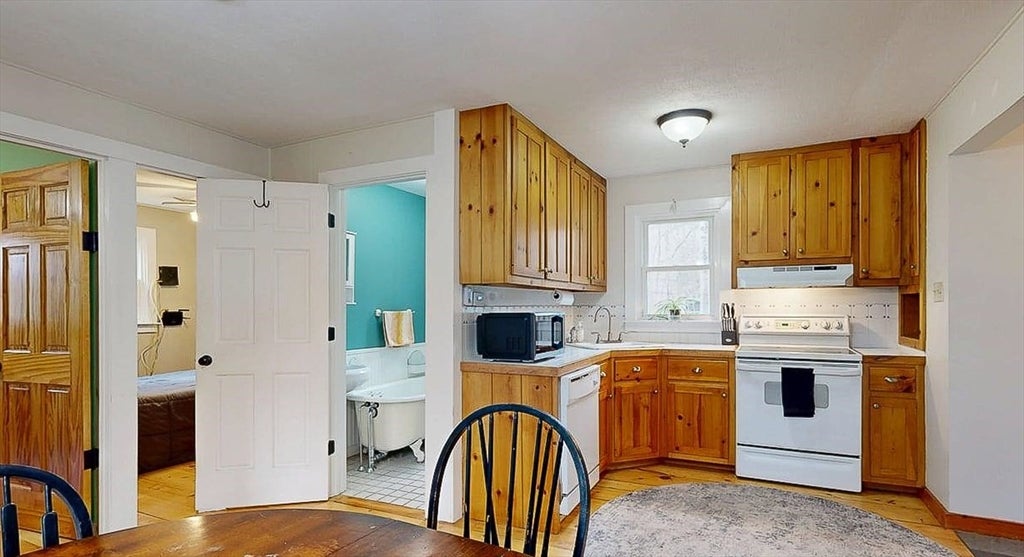 8 Juniper St, West Brookfield, MA, 8 Juniper St, West Brookfield, MA Photo #8
