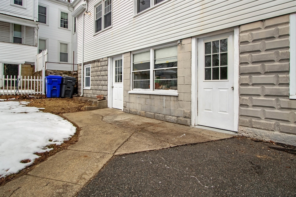 39 1/2 Forest St