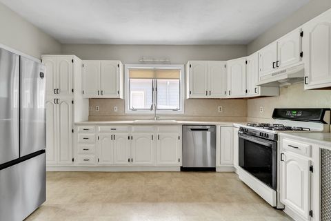 Photo of 228 Harvard St #2, Medford, MA 02155 (MLS # 73523197)