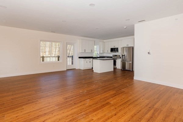 150 State Rd E 4