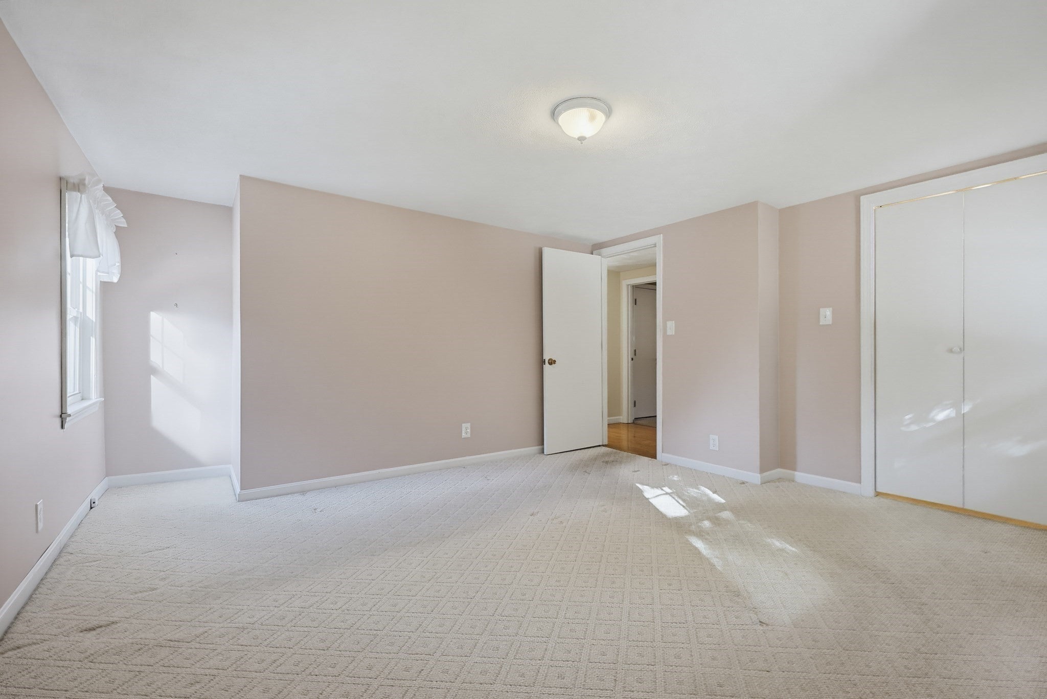 699 Pleasant St, Norwood, MA Photo #22