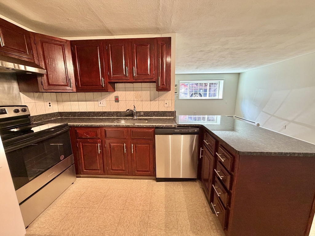 15 Staples Ave 18