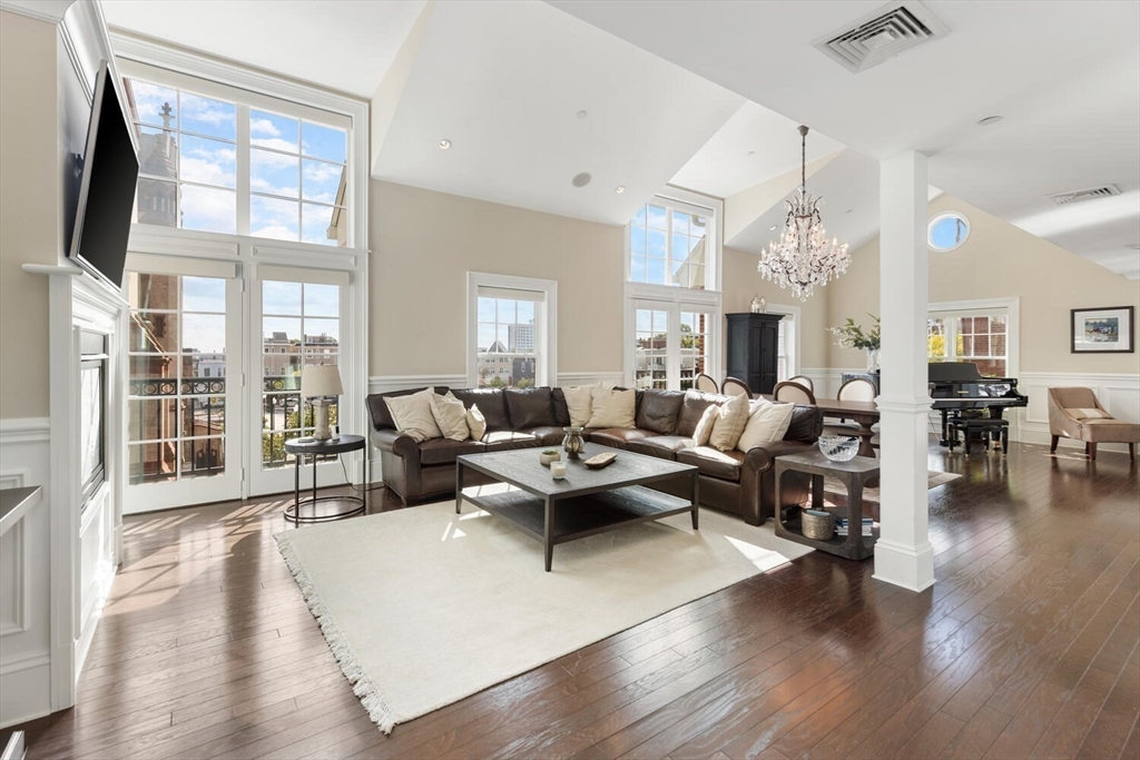 606 E 4th St 301