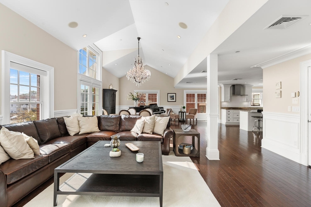 606 E 4th St 301