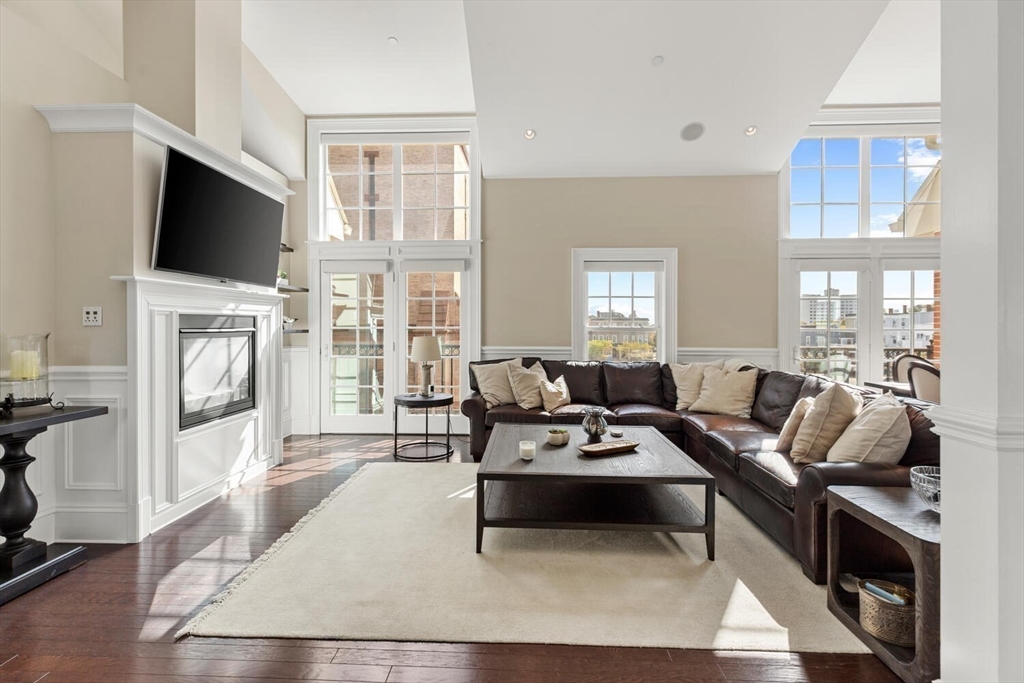 606 E 4th St 301