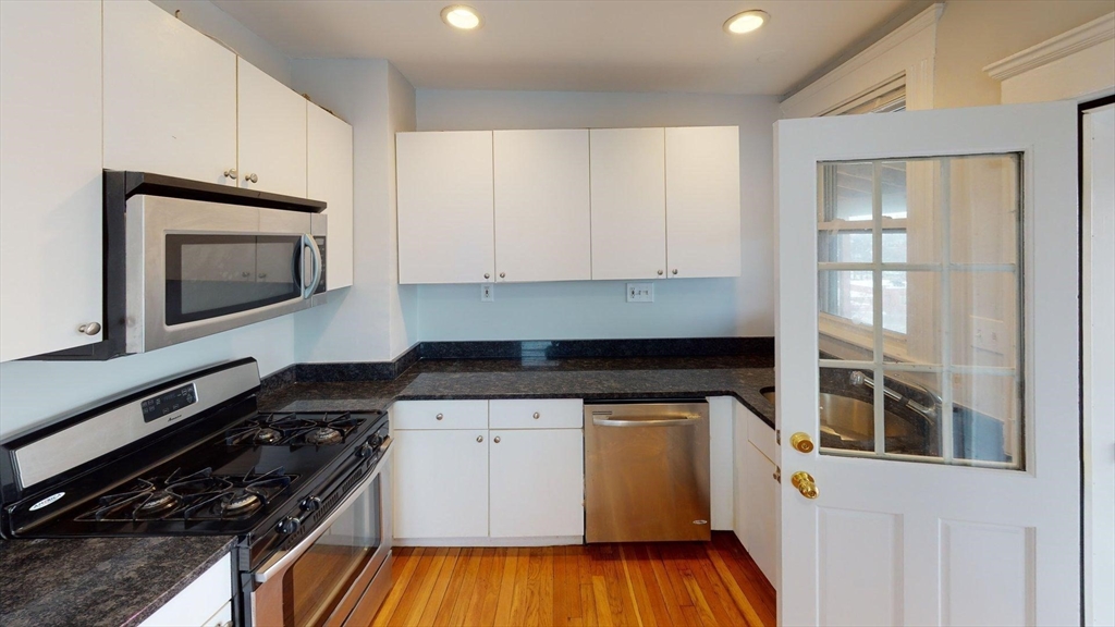 Click for 116 Gladstone Street #3, Boston, MA slideshow