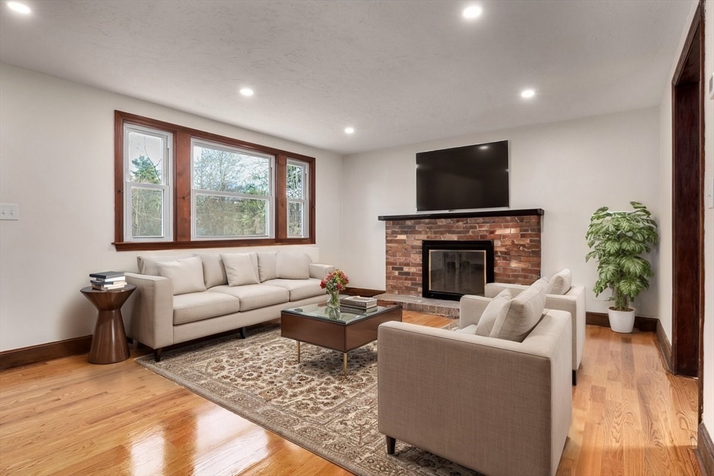 528 Elm Rd