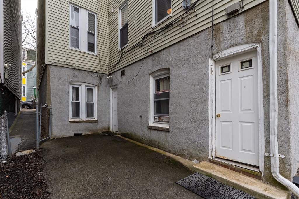 13 Gates St