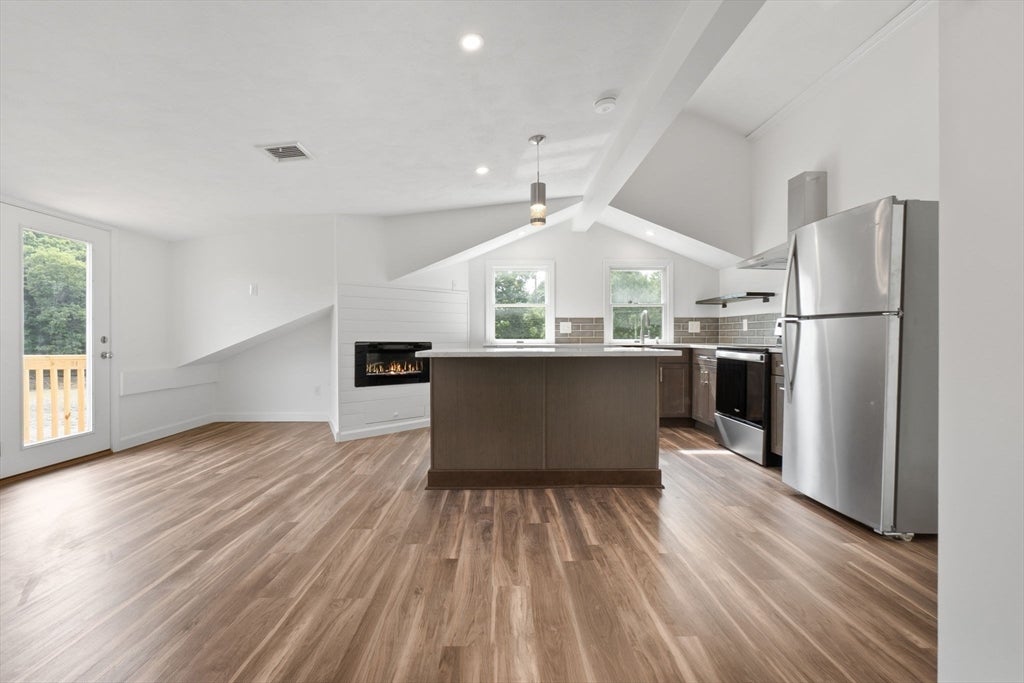 252 Elliott Street #2, Beverly, MA, 252 Elliott Street #2, Beverly, MA Photo #3