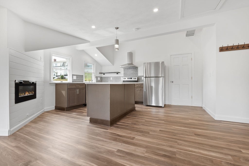 252 Elliott Street #2, Beverly, MA, 252 Elliott Street #2, Beverly, MA Photo #2