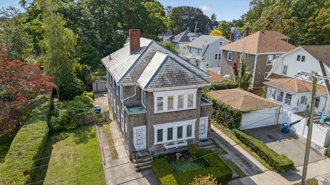 Photo of 370 Maple St, New Bedford, MA 02740 (MLS # 73437074) Photo of 370 Maple St, New Bedford, MA 02740 (MLS # 73437074)