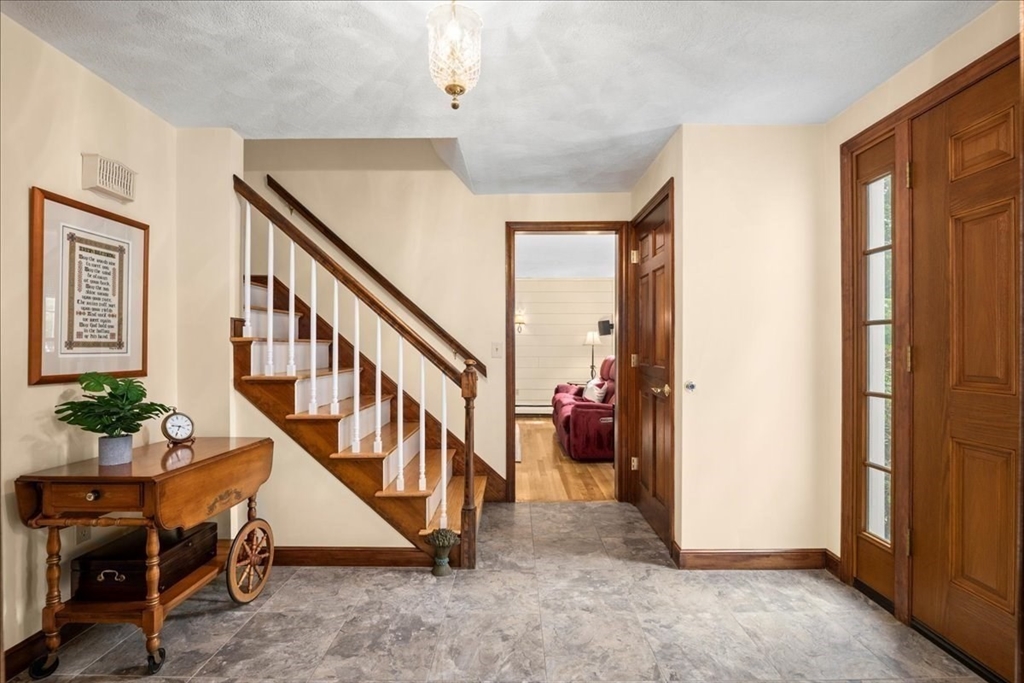 12 Lantern Ln