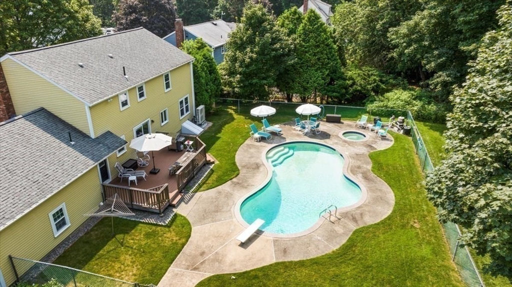 12 Lantern Ln