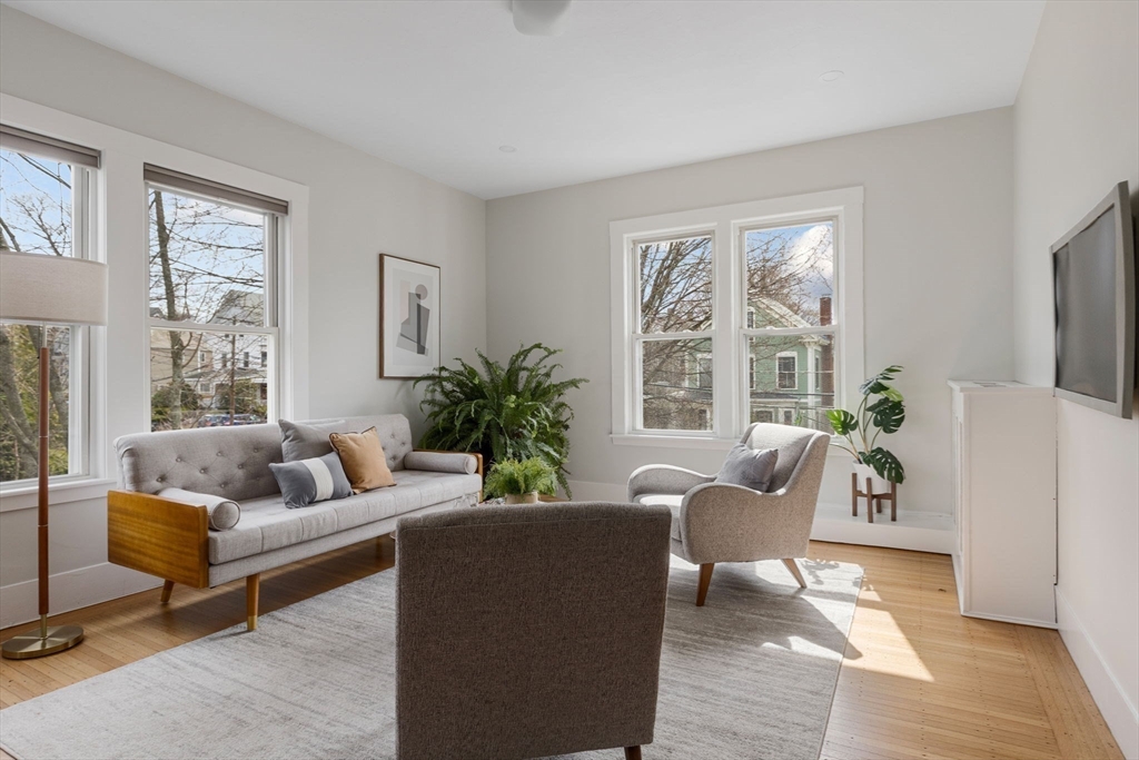 Watertown, Massachusetts 02472, United States, 5 Bedrooms Bedrooms, ,2 BathroomsBathrooms,Residential,Active,172880