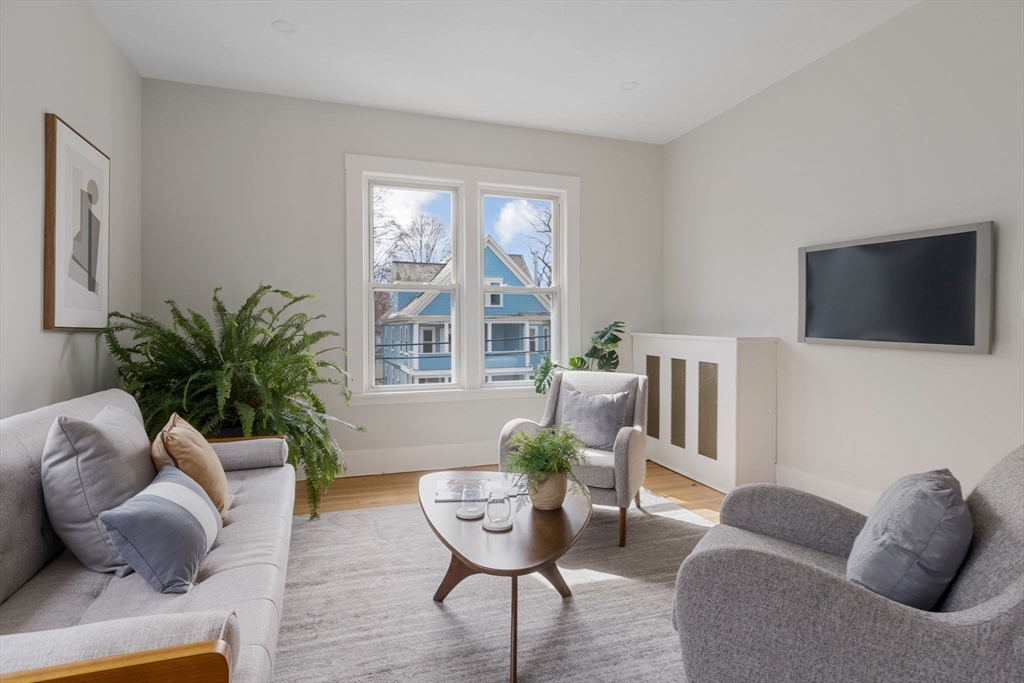 Watertown, Massachusetts 02472, United States, 5 Bedrooms Bedrooms, ,2 BathroomsBathrooms,Residential,Active,172880