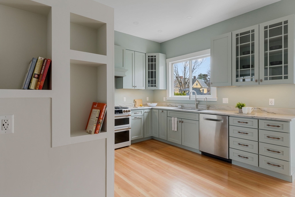 Watertown, Massachusetts 02472, United States, 5 Bedrooms Bedrooms, ,2 BathroomsBathrooms,Residential,Active,172880