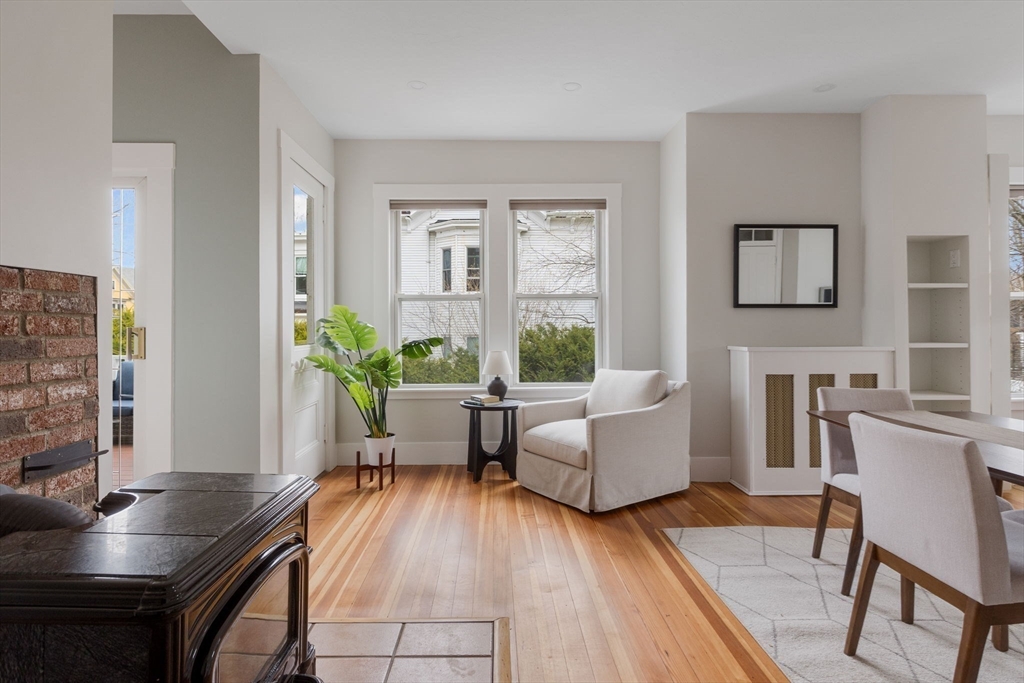 Watertown, Massachusetts 02472, United States, 5 Bedrooms Bedrooms, ,2 BathroomsBathrooms,Residential,Active,172880