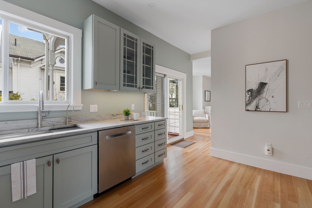 Watertown, Massachusetts 02472, United States, 5 Bedrooms Bedrooms, ,2 BathroomsBathrooms,Residential,Active,172880