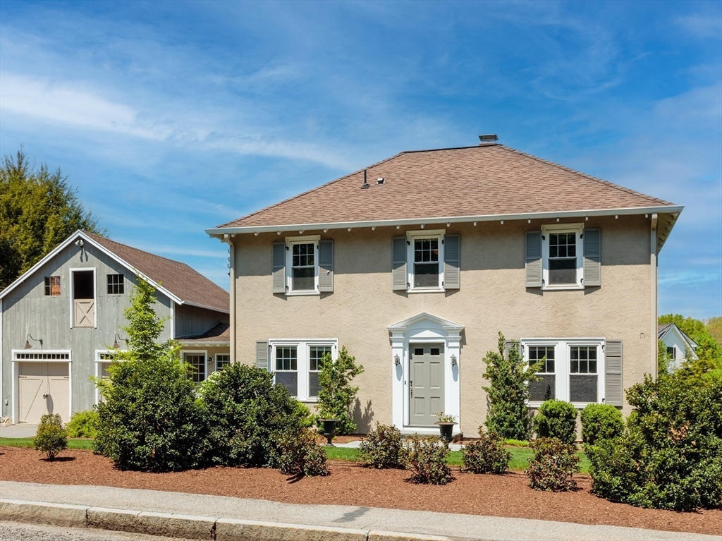 696 Main St