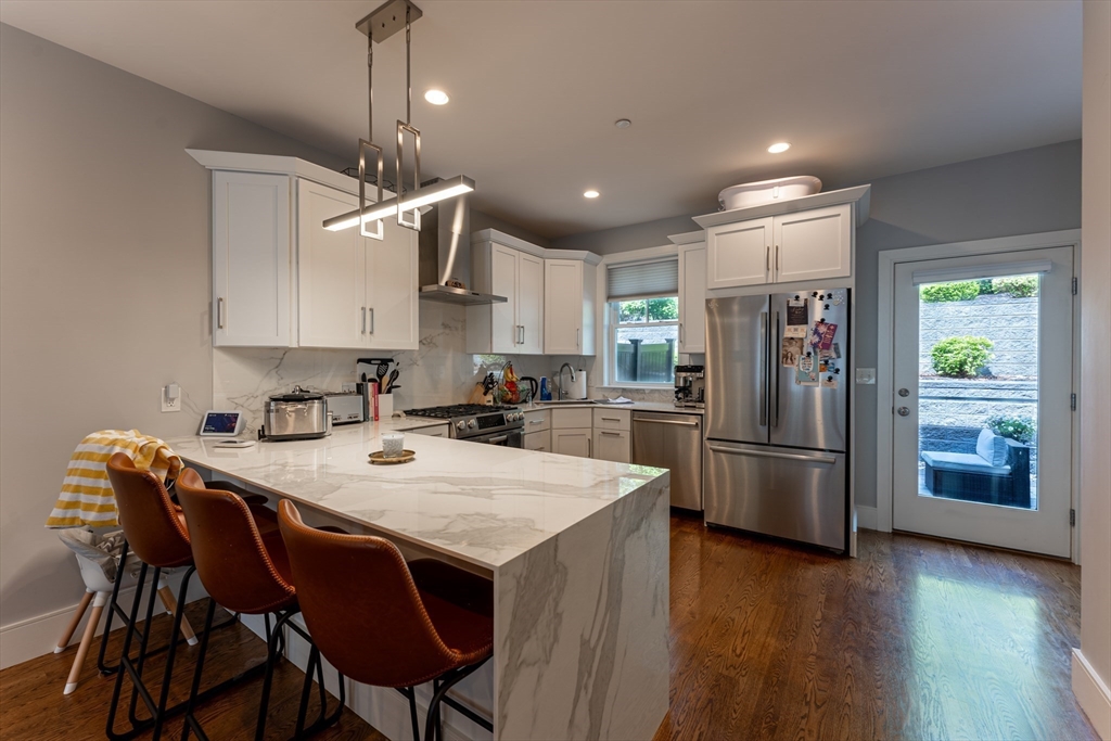 583 Baker St 583