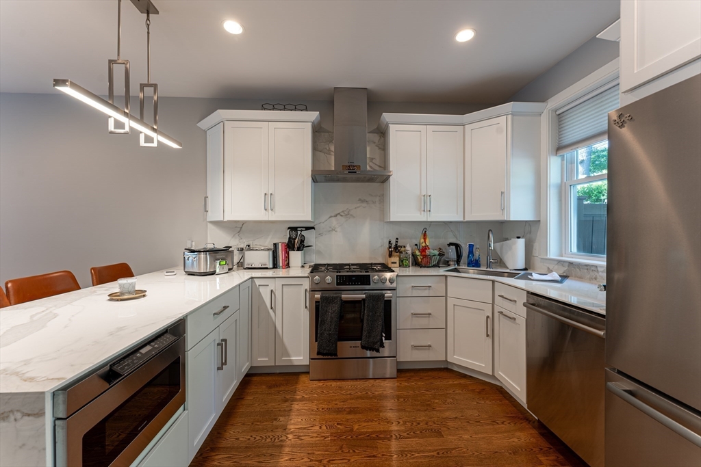 583 Baker St 583