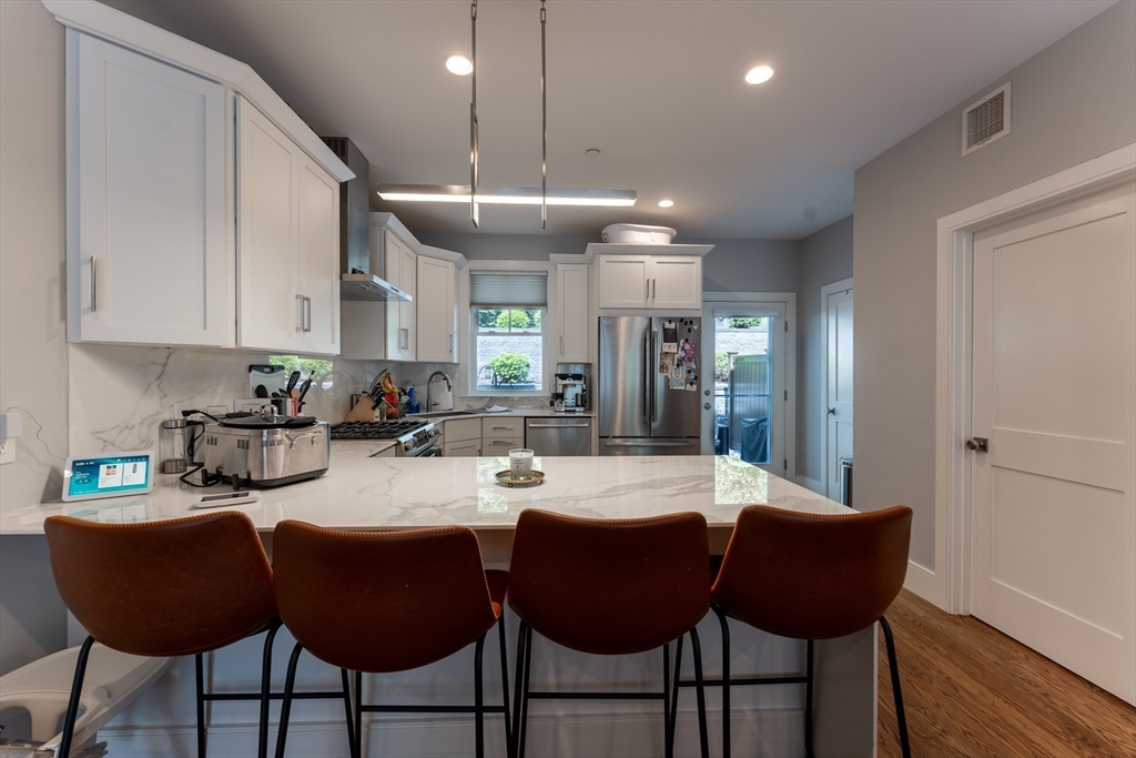 583 Baker St 583