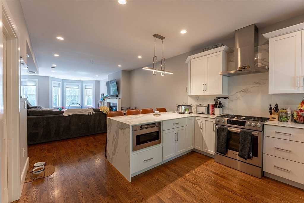 583 Baker St 583