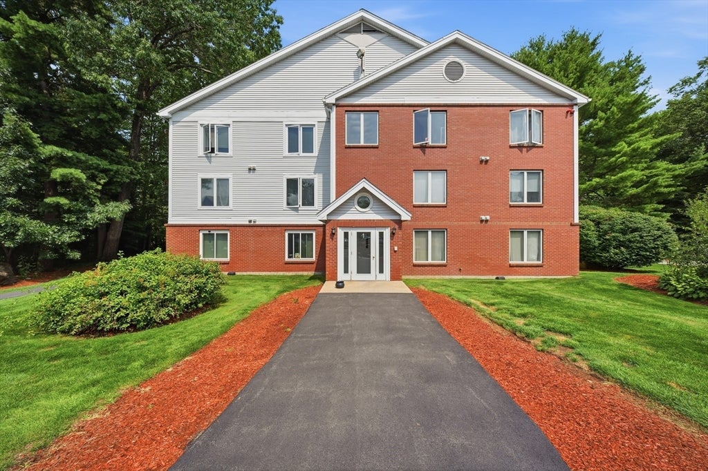 Photo of 1 Timberwood Dr, Goffstown, NH