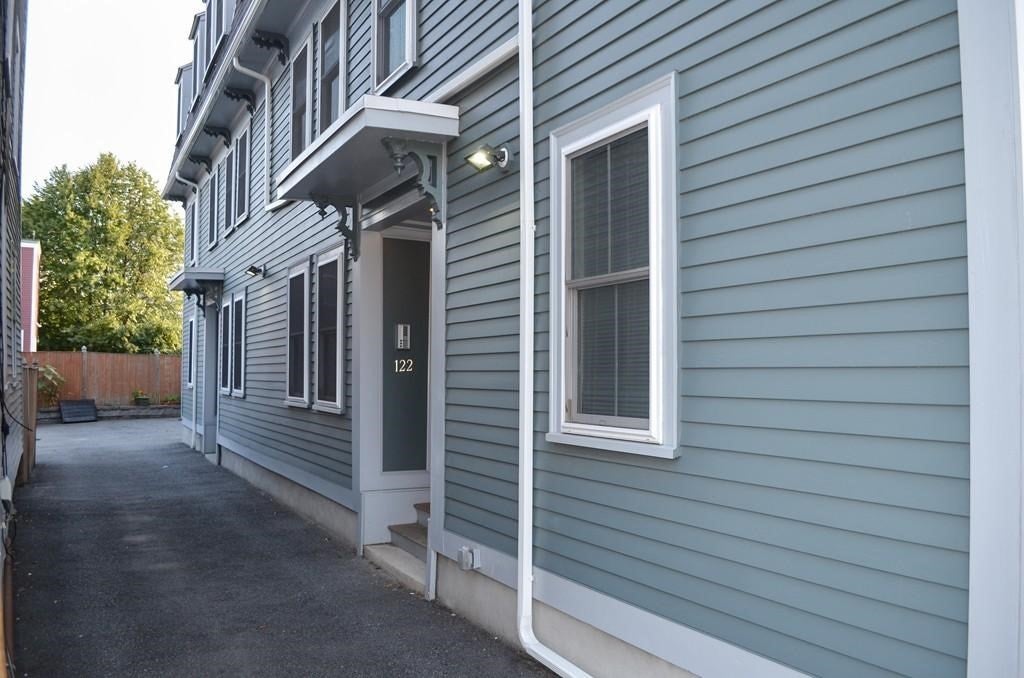 122 Charles St #2, Cambridge, MA Photo #2