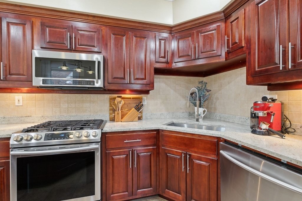 Longmeadow, Massachusetts 01106, United States, 3 Bedrooms Bedrooms, ,3 BathroomsBathrooms,Residential,Active,150458