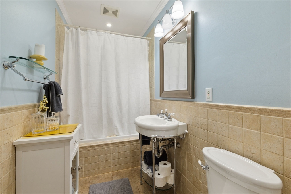 Longmeadow, Massachusetts 01106, United States, 3 Bedrooms Bedrooms, ,3 BathroomsBathrooms,Residential,Active,150458