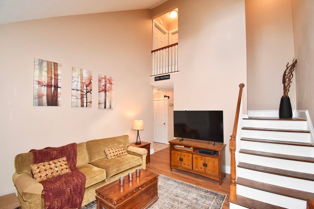 169 Main St 16