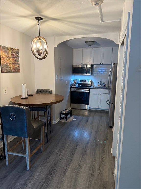 416 Belgrade Ave #6, Boston, MA Photo #4