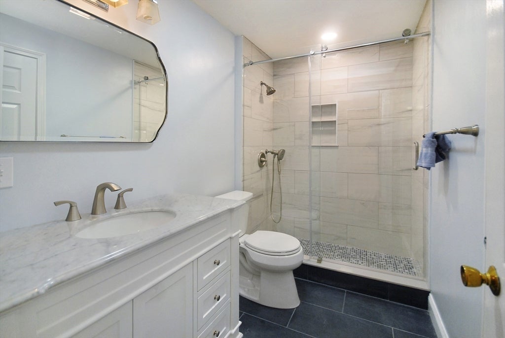 98 Heritage Dr #98, Tewksbury, MA Photo #21