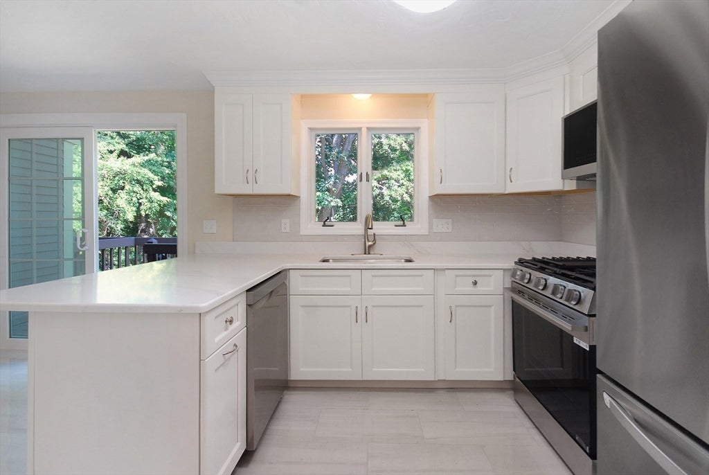 98 Heritage Dr #98, Tewksbury, MA Photo #10