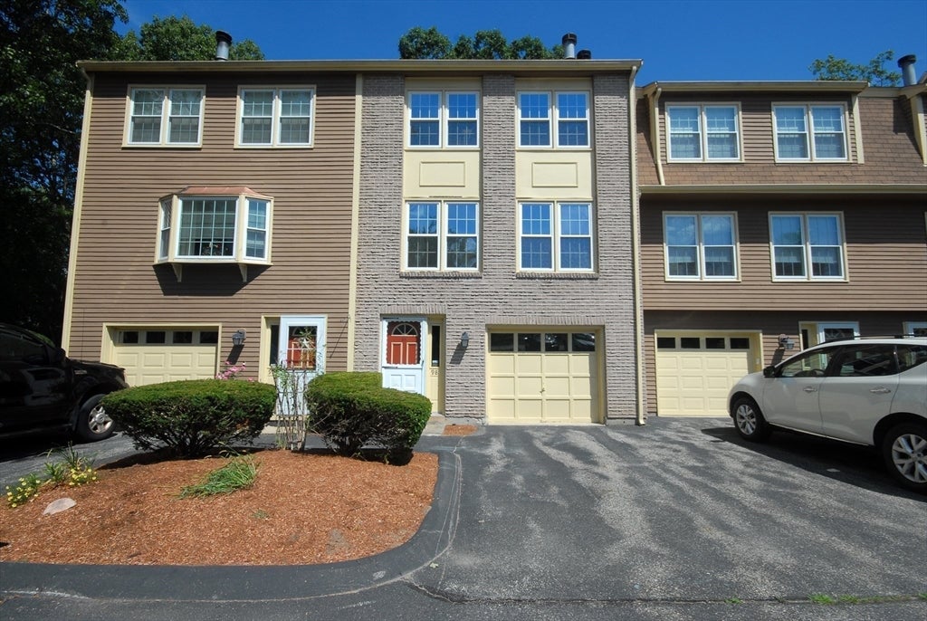 Photo of 98 Heritage Dr, Tewksbury, MA