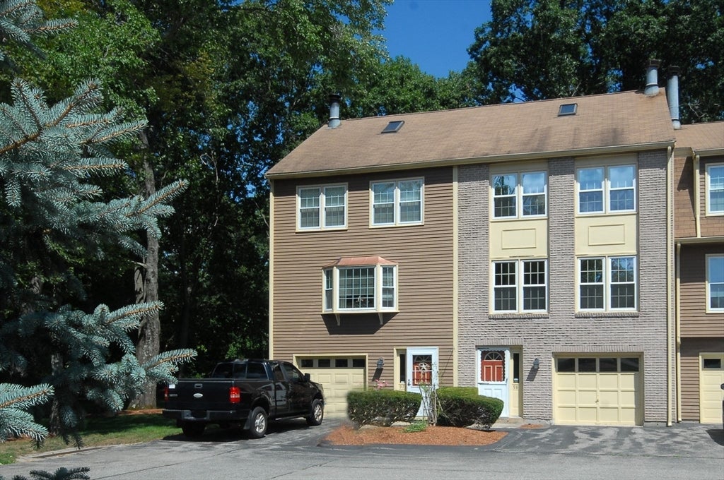 98 Heritage Dr 98