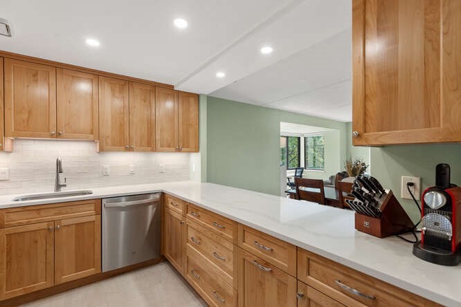 200 Ledgewood Drive 604