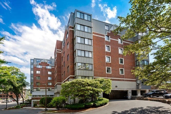 200 Ledgewood Drive 604