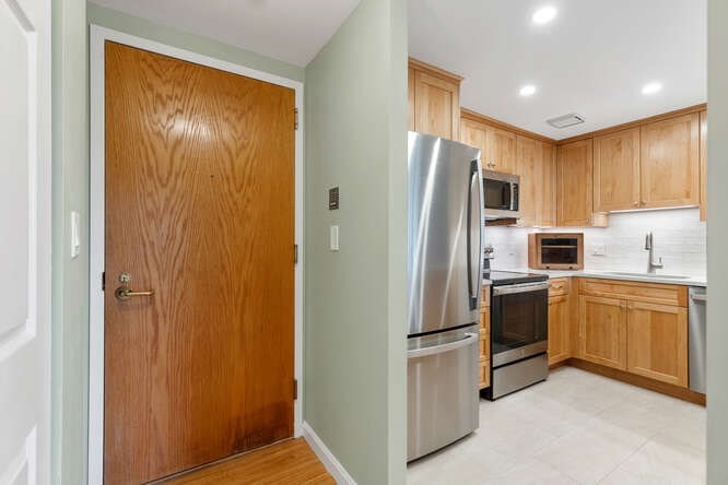 200 Ledgewood Drive 604