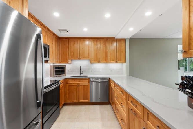 200 Ledgewood Drive 604