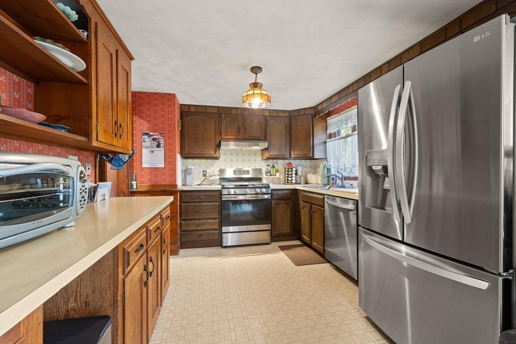 35 Marston St, Tewksbury, MA Photo #8