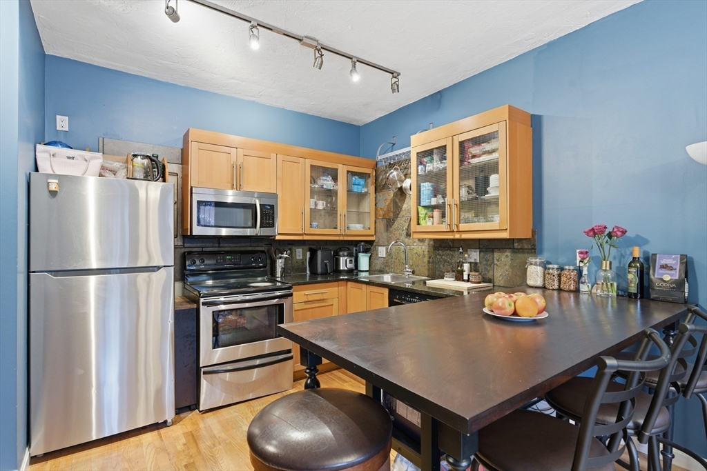 881 Harrison Ave 1