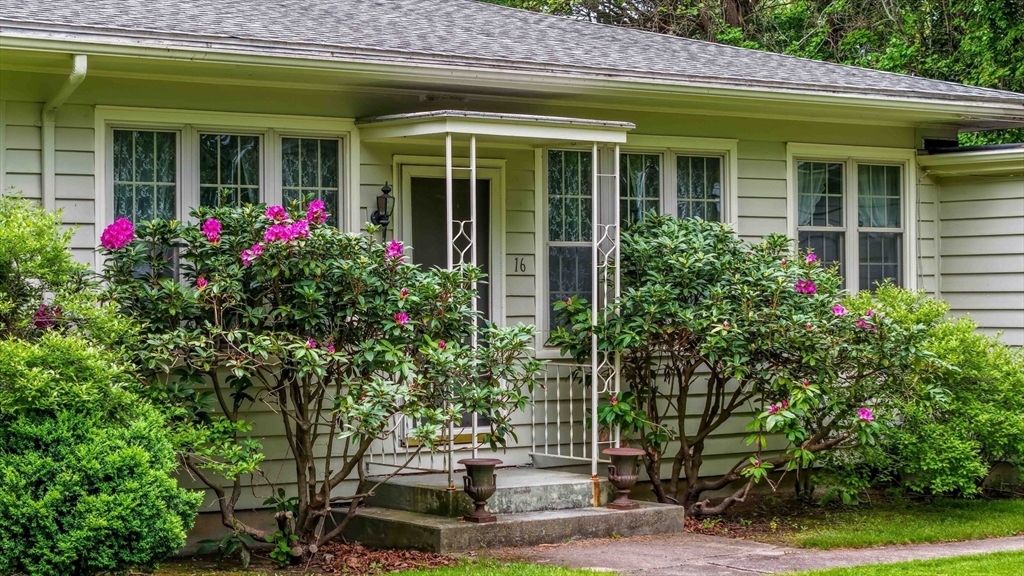 16 Stoneledge Rd